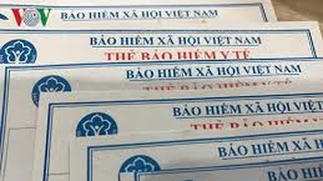 Thanh toán theo giá dịch vụ được thực hiện như thế nào và cách tính tổng mức thanh toán cho cơ sở KCB hàng năm?